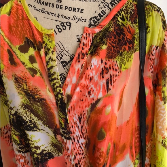 Peter Nygard button down ties at bottom colors yellow, orange, pnk, white, brn - Picture 3 of 8